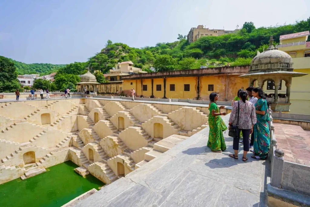 Amer Stepwell. 