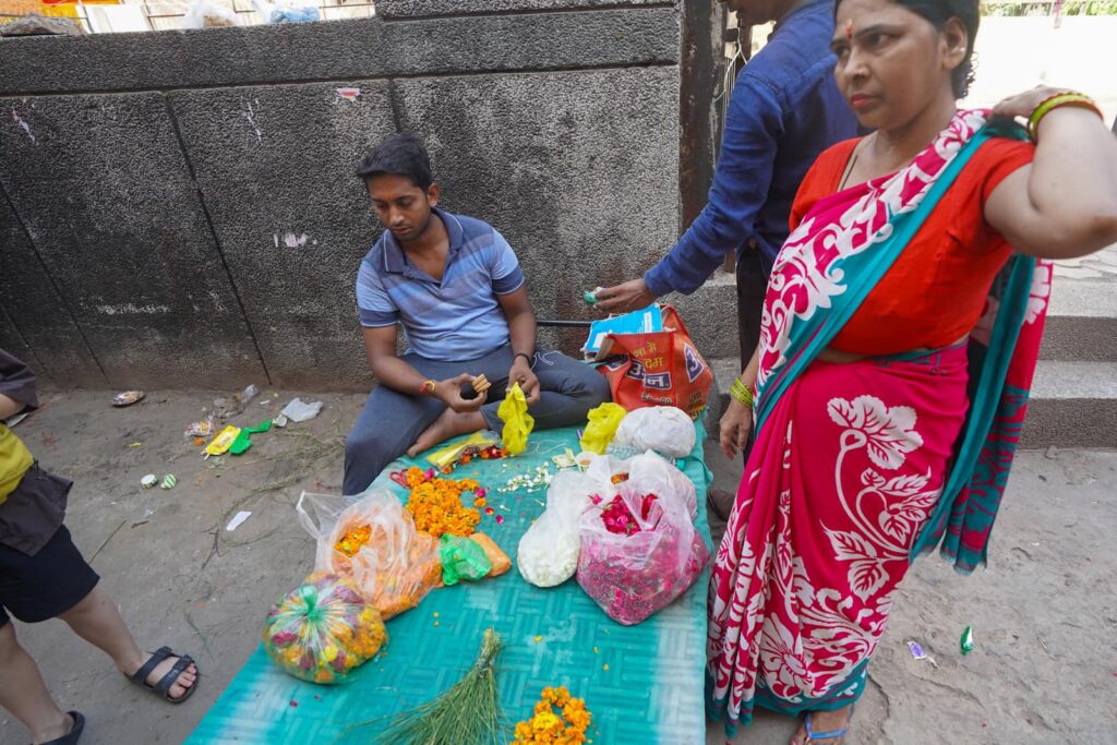 Flower Market things to do in Kolkata. 