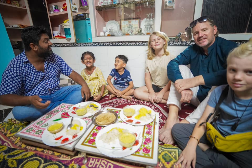 Lunch in a family home in Jaisalmer with kids. 