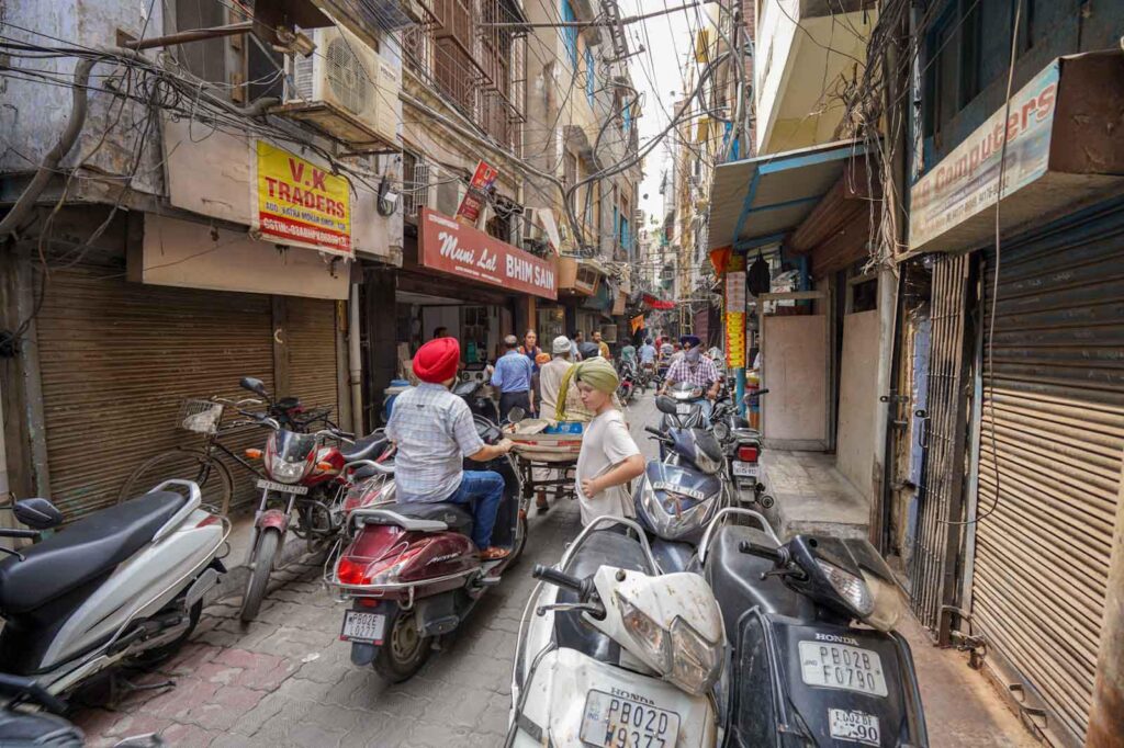 Busy back streets near the Golden Temple. 