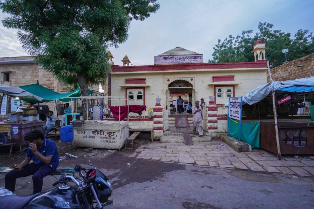 Getting the bus Jaisalmer to Bikaner. 