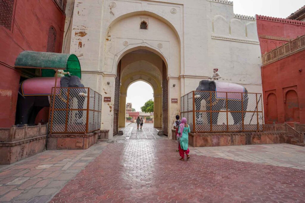 Entrance to the very grand Junagarh Fort in Bikaner. 
