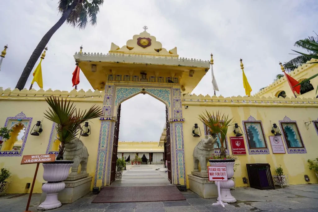 Welcome to Jagmandir Island Palace.