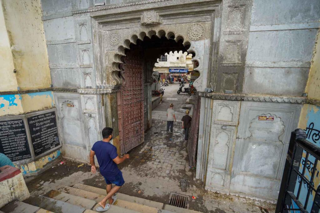 Udaipur with kids the Ghat's to the Old City and Bada Bazar. 