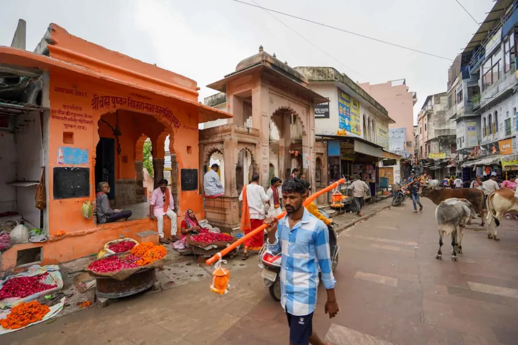Travel from Ajmer to Pushkar by taxi. 