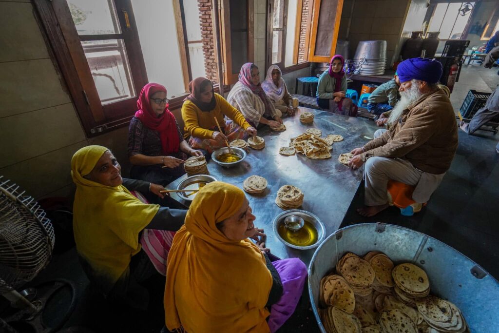 So many smiles from the incredible volunteers at the Golden Temple.