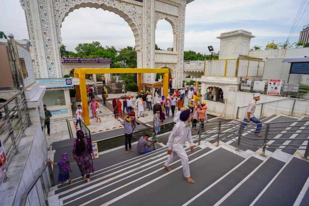 Visiting a Sikh Temple things to do in Delhi. 
